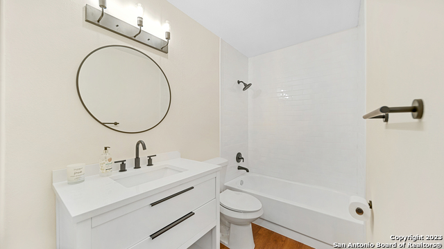 Image 14 of 16 For 1111 Oak Path