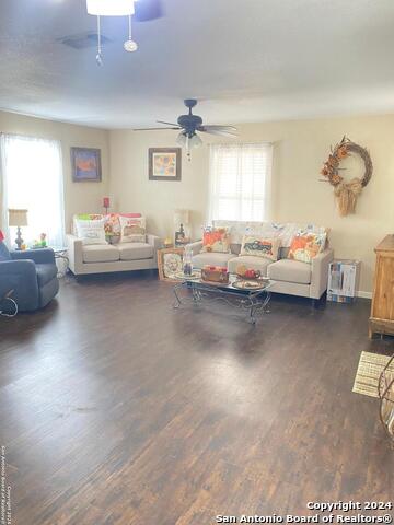 Listing photo id 0 for 15875 Bexar