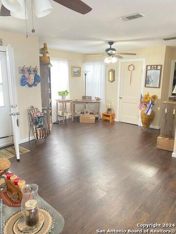 Listing photo id 1 for 15875 Bexar
