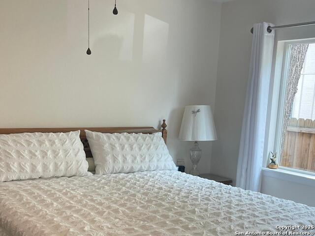 Listing photo id 8 for 8002 Valley Trails St