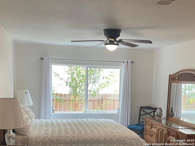 Listing photo id 10 for 8002 Valley Trails St