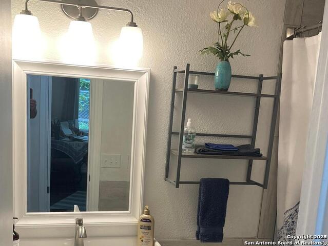 Listing photo id 15 for 8002 Valley Trails St
