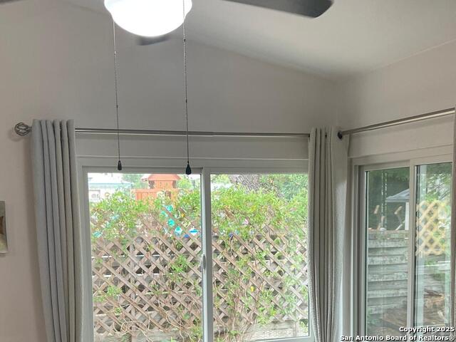 Listing photo id 25 for 8002 Valley Trails St