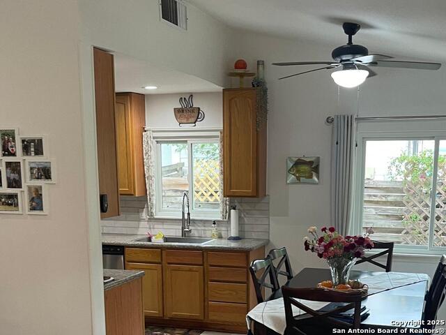 Listing photo id 26 for 8002 Valley Trails St