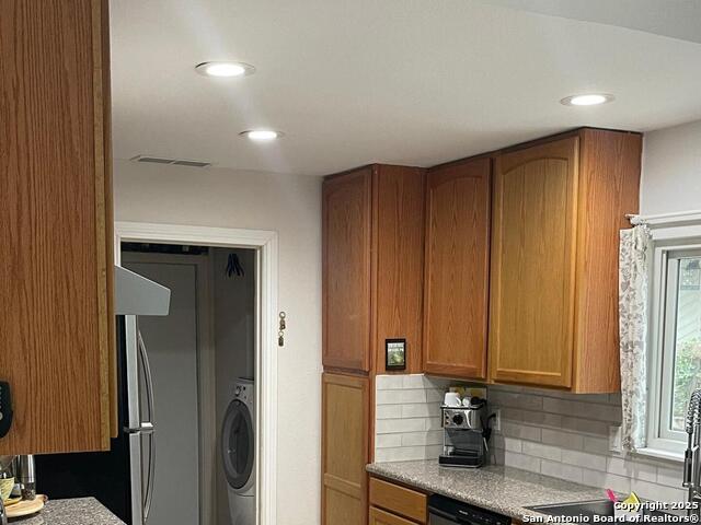 Listing photo id 27 for 8002 Valley Trails St