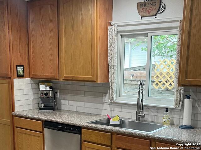 Listing photo id 29 for 8002 Valley Trails St
