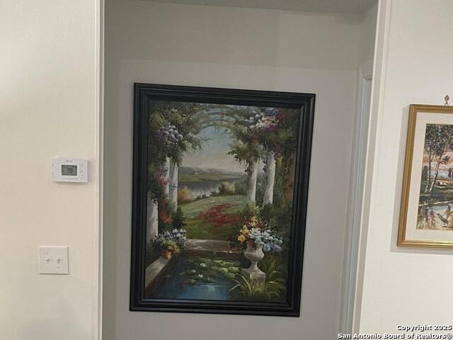 Listing photo id 5 for 8002 Valley Trails St