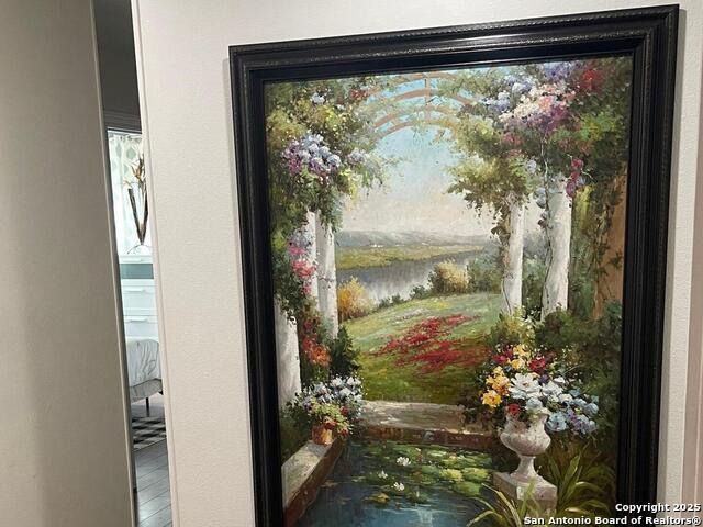 Listing photo id 6 for 8002 Valley Trails St