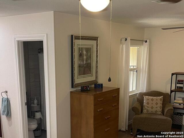 Listing photo id 7 for 8002 Valley Trails St
