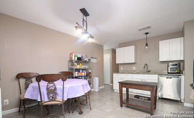 Listing photo id 7 for 4146 Frontier Sun