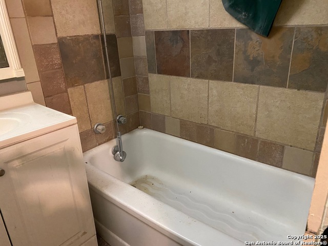 Image 3 of 13 For 927 Beck  