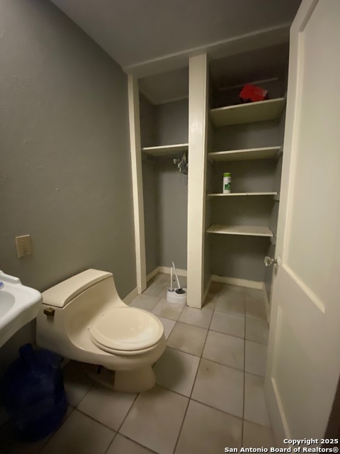 Image 6 of 13 For 927 Beck  