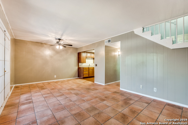 Image 4 of 25 For 6106 Vance Jackson  46