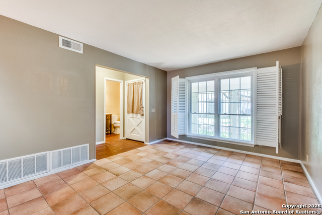 Image 7 of 25 For 6106 Vance Jackson  46