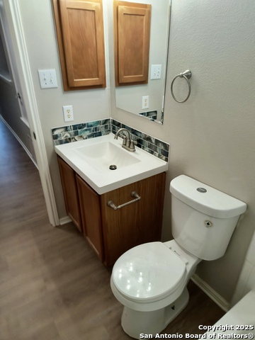 Listing photo id 10 for 10316 Artesia