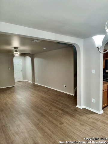 Listing photo id 4 for 10316 Artesia