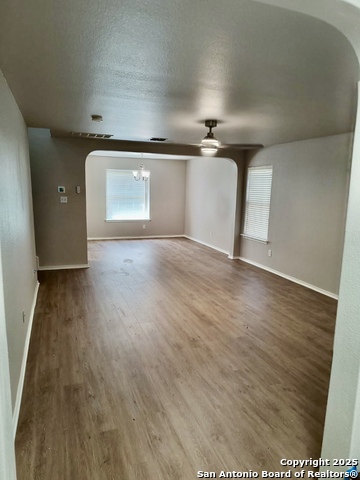 Listing photo id 6 for 10316 Artesia