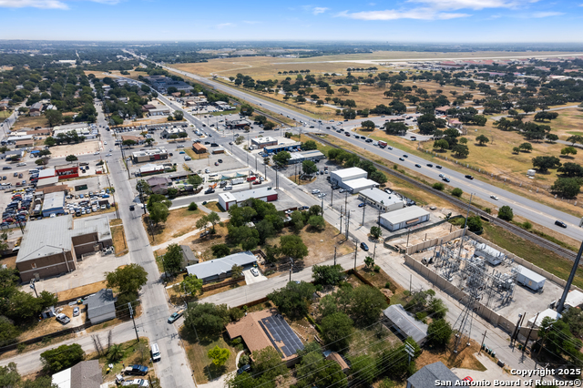 Image 7 of 8 For 205 W Aviation Blvd