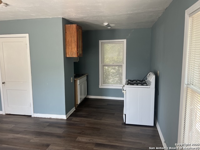 Image 4 of 6 For 2523 S Pine  2