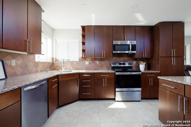 Image 35 of 44 For 625 Paseo Canada St