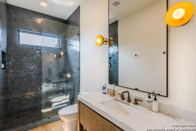 Listing photo id 8 for 1071 Private Road 1090