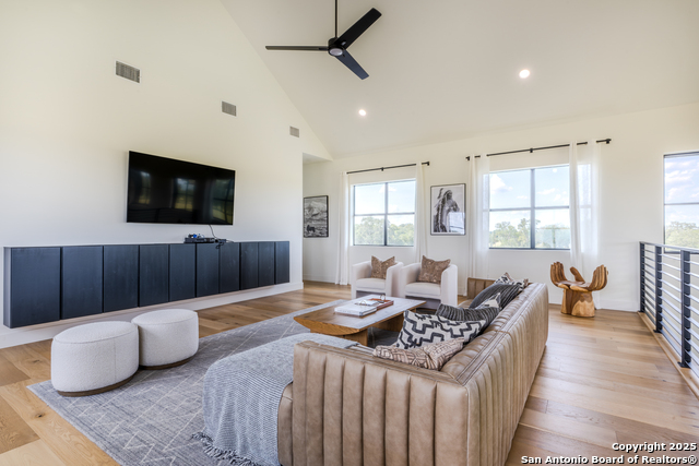 Listing photo id 10 for 1071 Private Road 1090