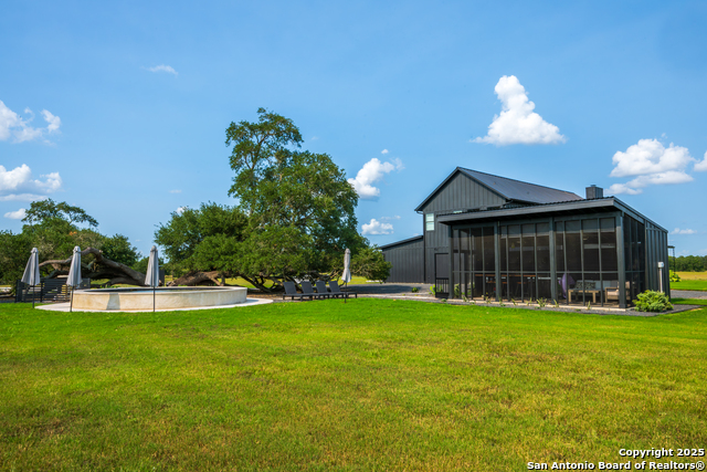 Listing photo id 15 for 1071 Private Road 1090