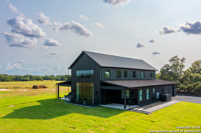 Listing photo id 0 for 1071 Private Road 1090