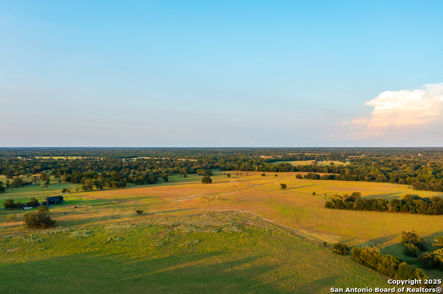 Listing photo id 24 for 1071 Private Road 1090