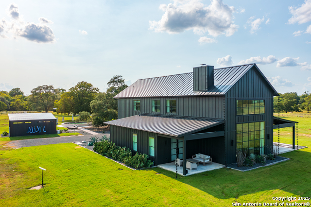 Listing photo id 1 for 1071 Private Road 1090
