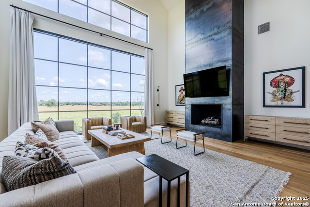 Listing photo id 2 for 1071 Private Road 1090