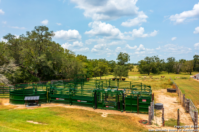 Listing photo id 41 for 1071 Private Road 1090