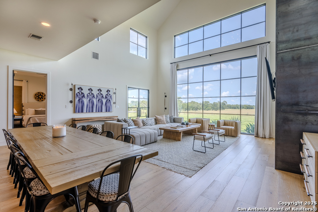 Listing photo id 3 for 1071 Private Road 1090