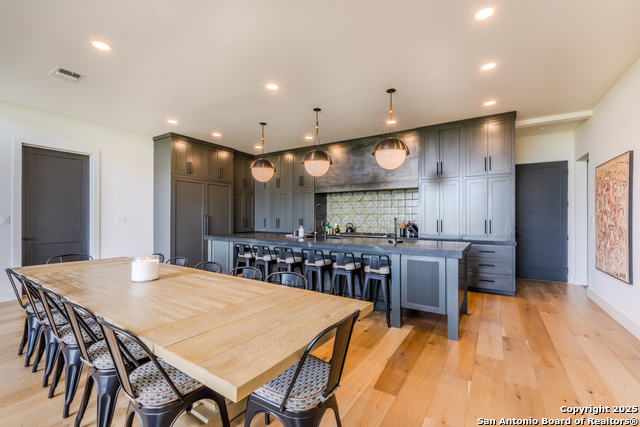 Listing photo id 4 for 1071 Private Road 1090