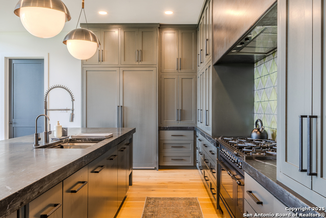 Listing photo id 5 for 1071 Private Road 1090