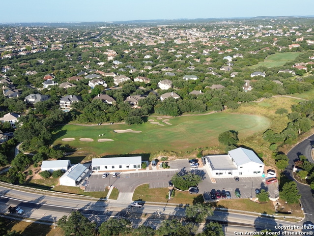 Listing photo id 4 for 24851 Canyon Golf