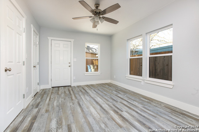 Image 15 of 15 For 129 Torrey St E