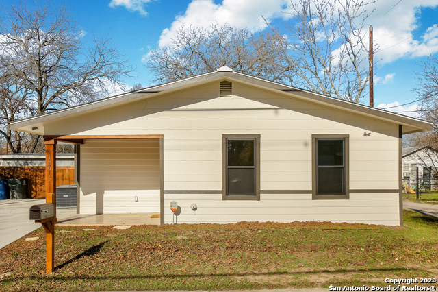 Image 2 of 15 For 129 Torrey St E