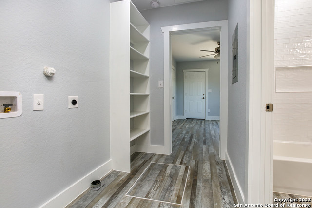 Image 4 of 15 For 129 Torrey St E