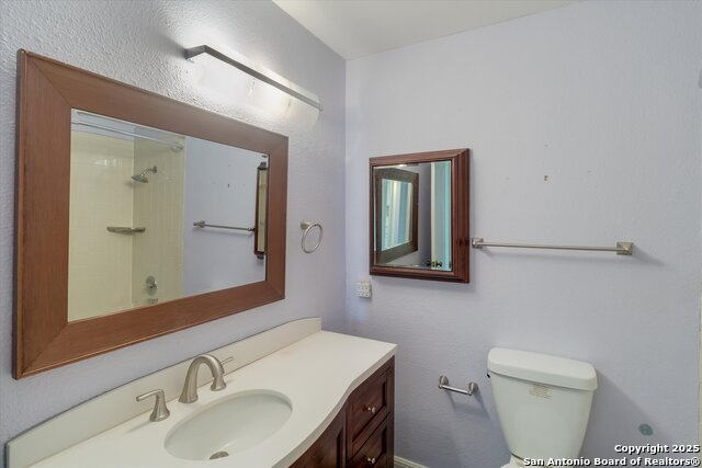 Image 19 of 26 For 8401 Echo Creek