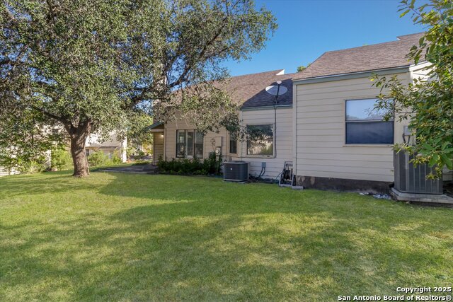 Image 23 of 26 For 8401 Echo Creek