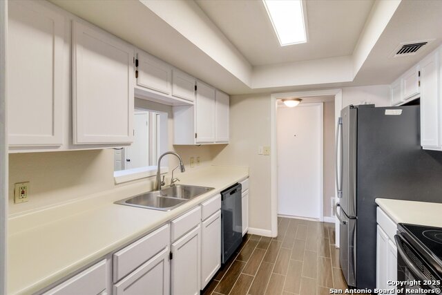Image 9 of 26 For 8401 Echo Creek