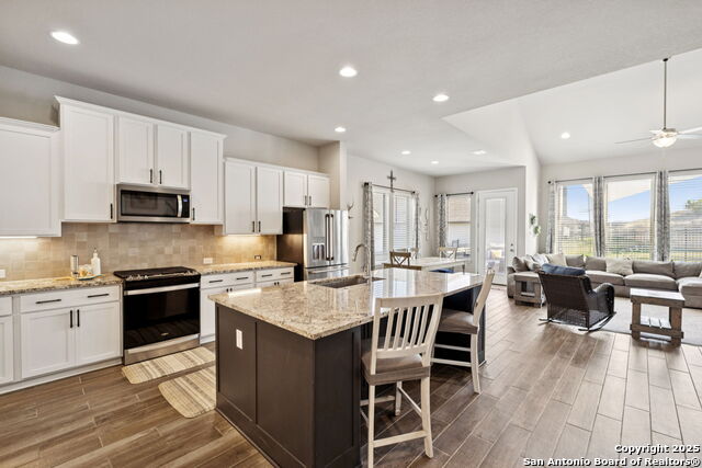Listing photo id 9 for 125 Amarosa