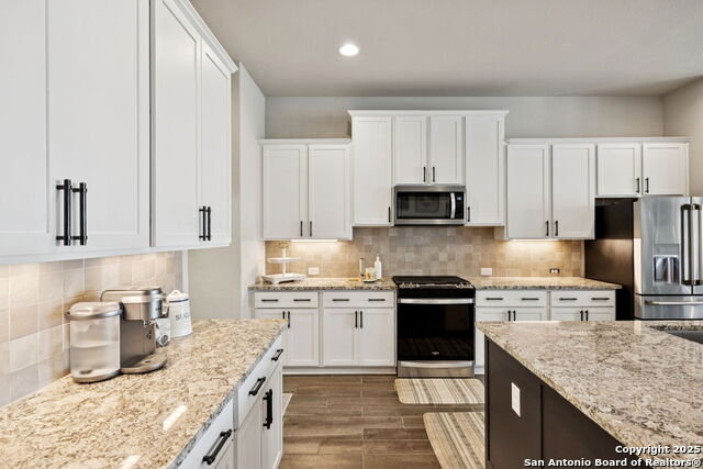 Listing photo id 11 for 125 Amarosa