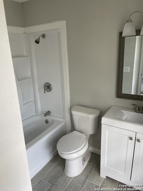 Image 5 of 9 For 1236 Churing