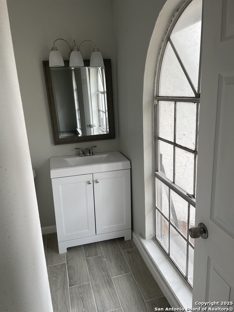 Image 9 of 9 For 1236 Churing