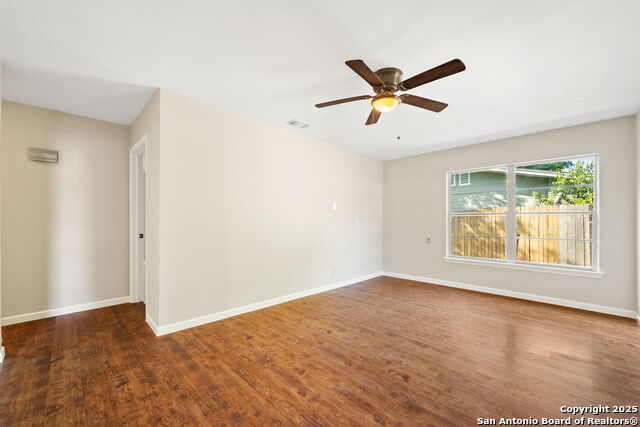 Image 4 of 30 For 310 Guilford Dr N