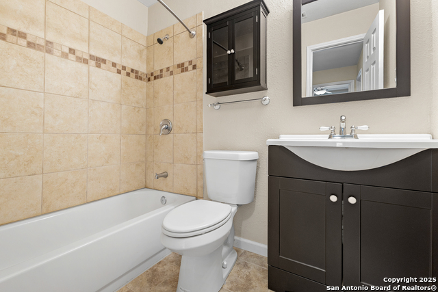 Listing photo id 12 for 4370 Knollshire