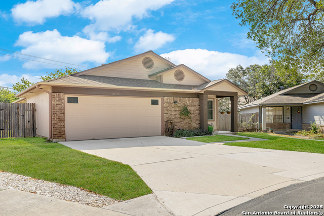 Listing photo id 0 for 4370 Knollshire