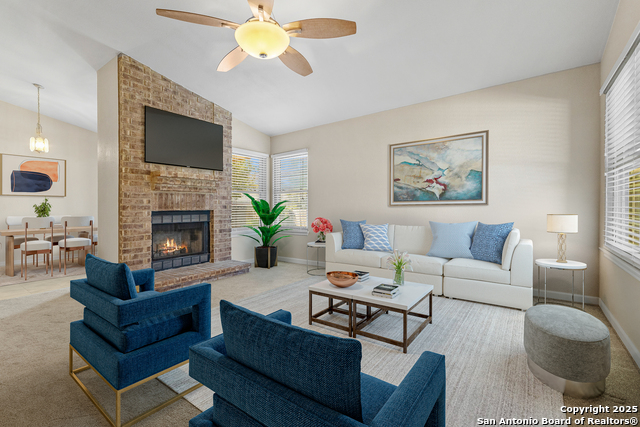 Listing photo id 3 for 4370 Knollshire